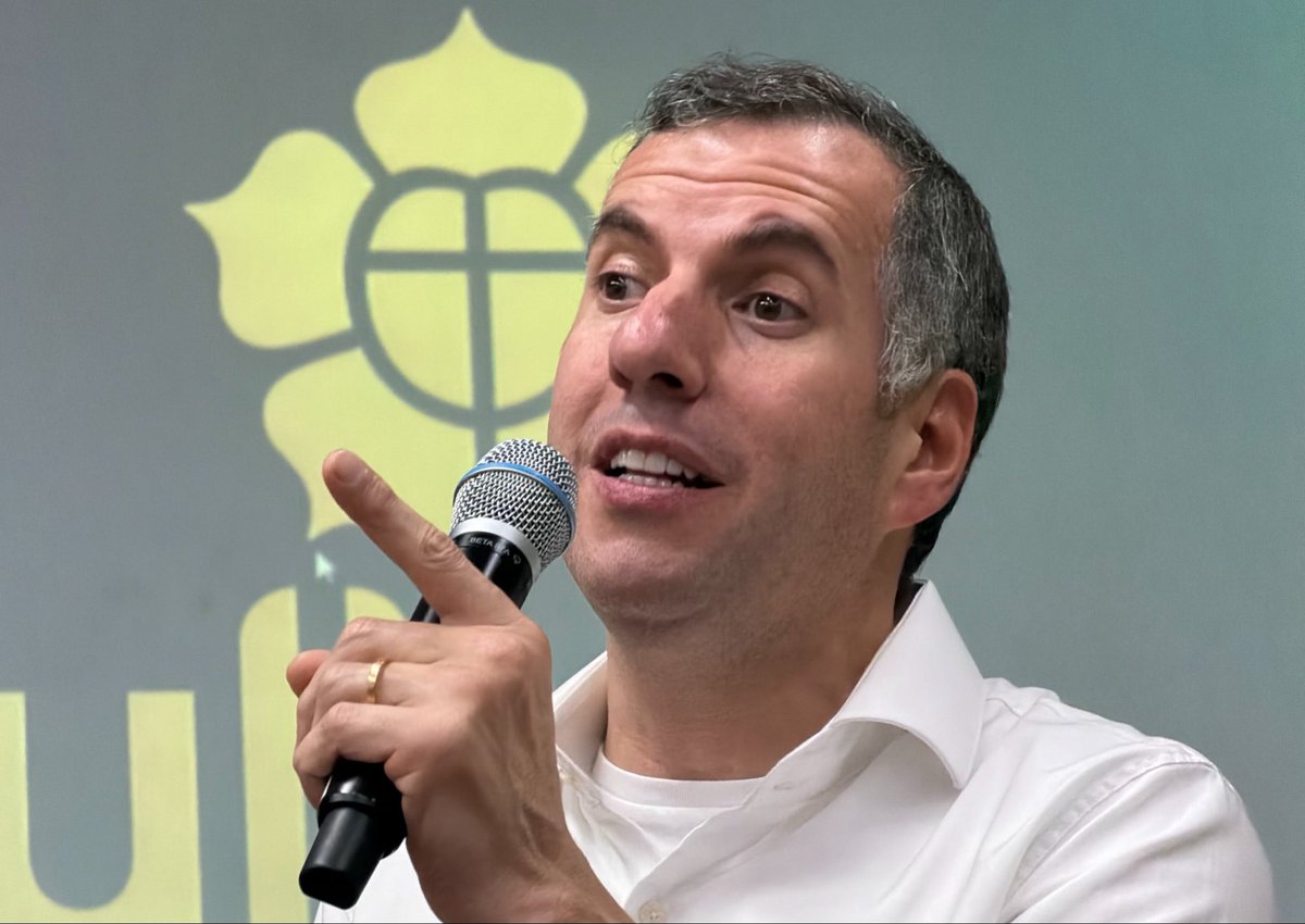 CarlosMelke's tweet photo. Ensinar transcende a sala de aula. Grandes jornadas são conduzidas por propósito, coragem e capacidade de transformar realidades. Meu compromisso é deixar um legado que atravesse gerações, faça história na educação brasileira e conduza a ULBRA em seu protagonismo permanente. https://t.co/ofH8UJrwZv