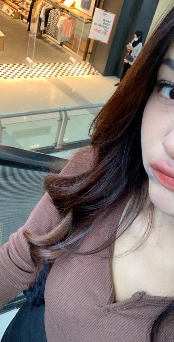 sharonmln's tweet photo. lebih nyaman sendirian kakaa😚 https://t.co/8R4kpelkX2