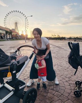 yoosyan's tweet photo. シングルマザーのことバカにしてる人多すぎ😭 子育てだって、家事だって、仕事だって みんな精一杯頑張ってるよ。  偏見ない人いませんか？？ https://t.co/lFojtkUGTH