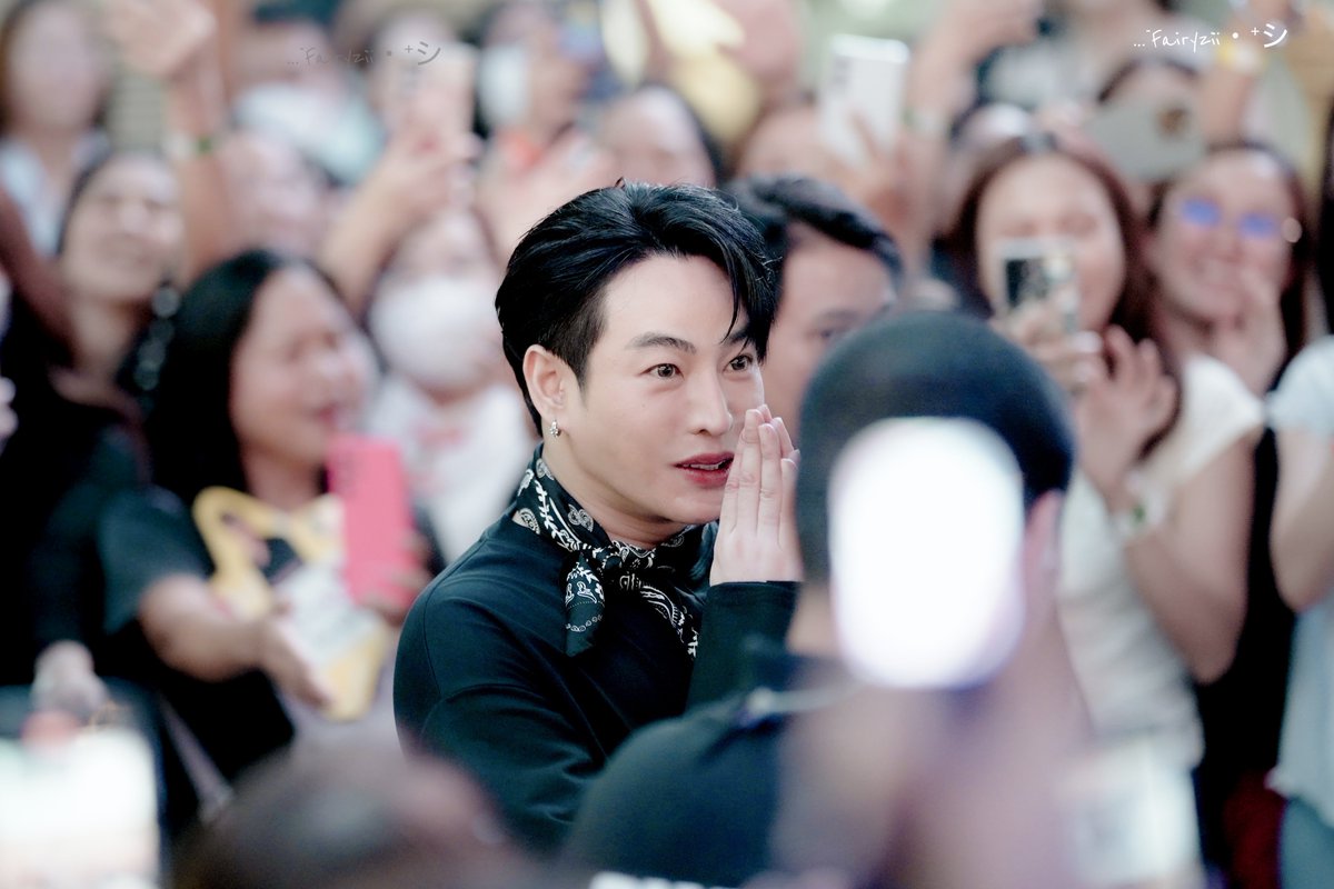 Fairyziiipalit's tweet photo. Everything slowly flies away,,
But you never do ,, :) 
🦋✨
#เป๊กผลิตโชค #peckpalitchoke @peckpalit 

#Peck_IGYFanmeet
#IHavegotyoufanmeet #fairyxpeckpalit 
#Palitgallery #Happypalitday2026 https://t.co/8zEfOjcDnD