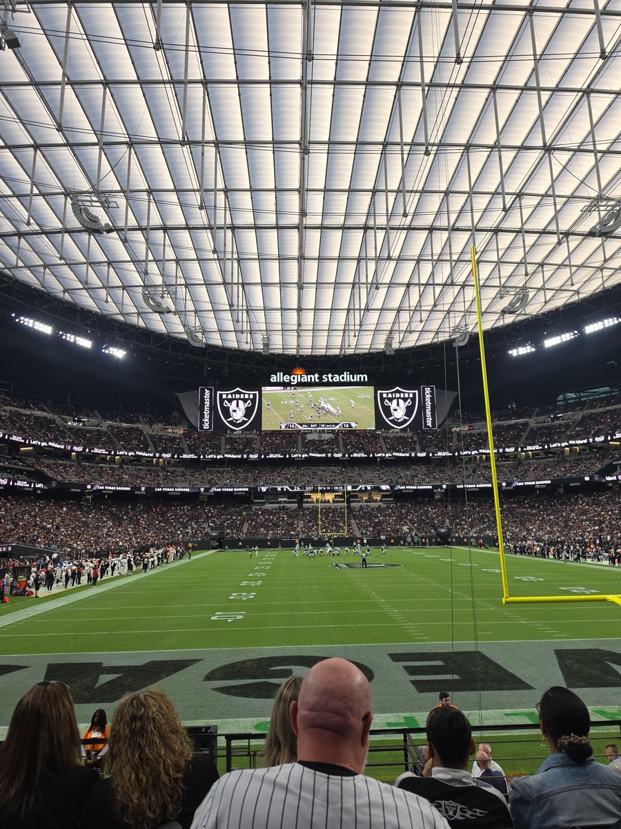 marketking_izzy's tweet photo. Did I just hear @MitchellRenz365 call the Bech touchdown at the stadium on replay!?!?! https://t.co/DDW3gtTaJW
