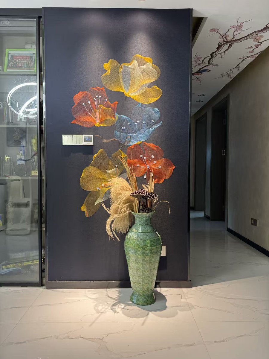 expr0310's tweet photo. 晚上加班晚归，刚掏钥匙就听见门开了，你举着半凉的粥靠在门边，眼睛亮得像装了小灯，说“猜你没吃饱，热了两次”。 https://t.co/Uh3uqkGu4i