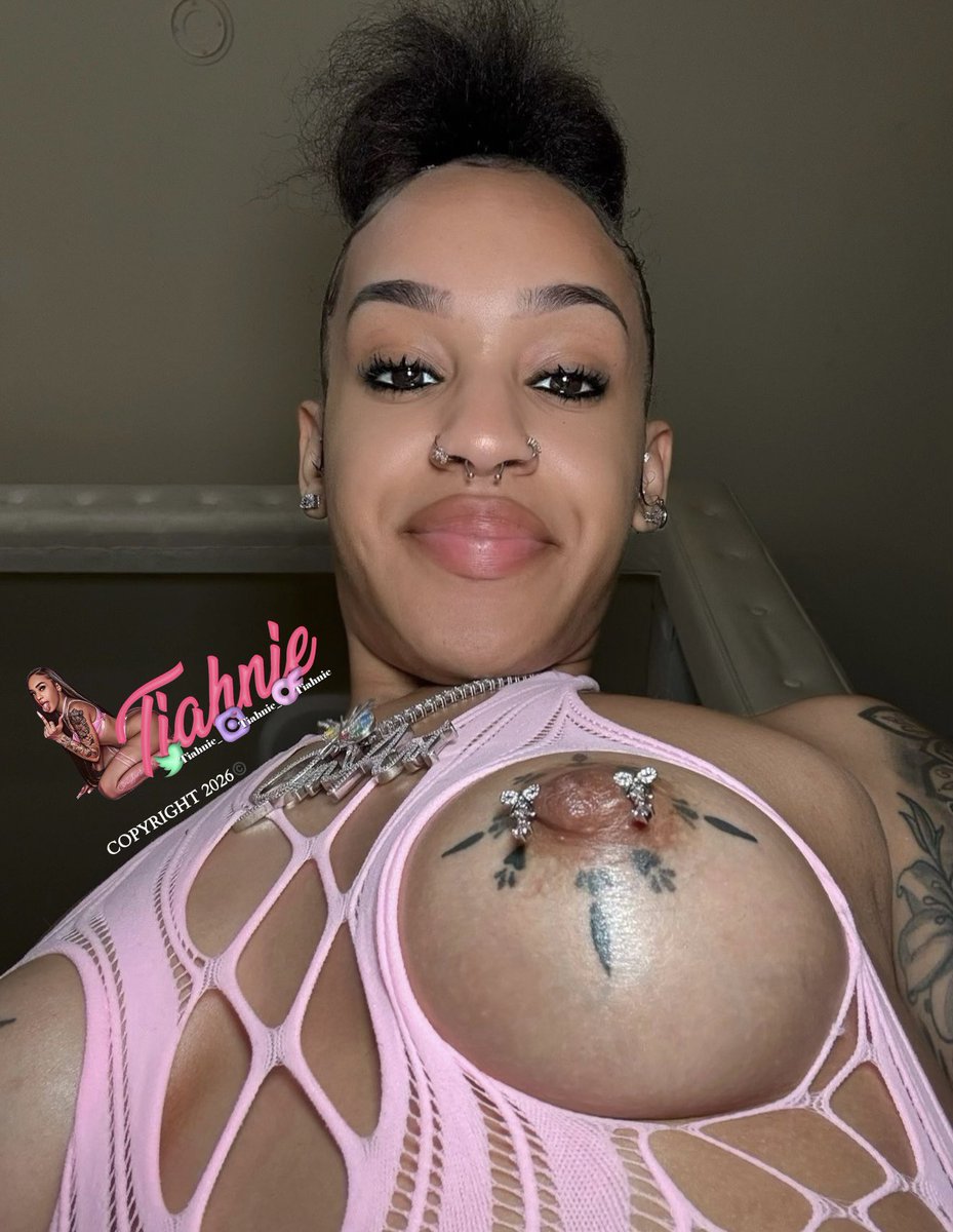 Tiahnie_'s tweet photo. I’m so pretty💗 https://t.co/NqTl34cgXi