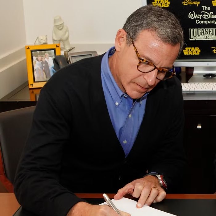 BoardwalkTimes's tweet photo. Former Disney CEO Bob Iger confirms once again he’s working on another book. ✍️📖 https://t.co/qpZeEpt0rR