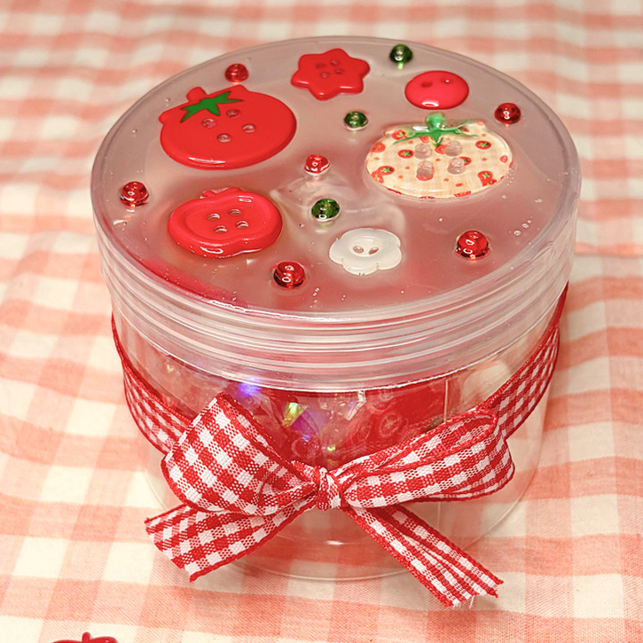 idus_kr's tweet photo. #RT이벤트  

🍅 말랑말랑 토마토 에이드 슬랑이, 딱 1분께 보내드려요 
꾹 눌러도 안심 — KC 인증 완료 ✨
귀여운 슬랑이 통까지 함께 갑니다 🎁 

📌 참여방법 
1️⃣ 팔로우 + RT 하면 응모 끝! 
2️⃣ 좋아요까지 하면 당첨 확률 UP 💗 

🎁 토마토 에이드 수제 슬랑이 (1명) 
📅 8/14(금)~8/17(월) *주말 지나면 종료 
💌 8/18(화) 멘션으로 개별 안내 (DM 열어주세요!)  

#RT #이벤트 #슬랑이