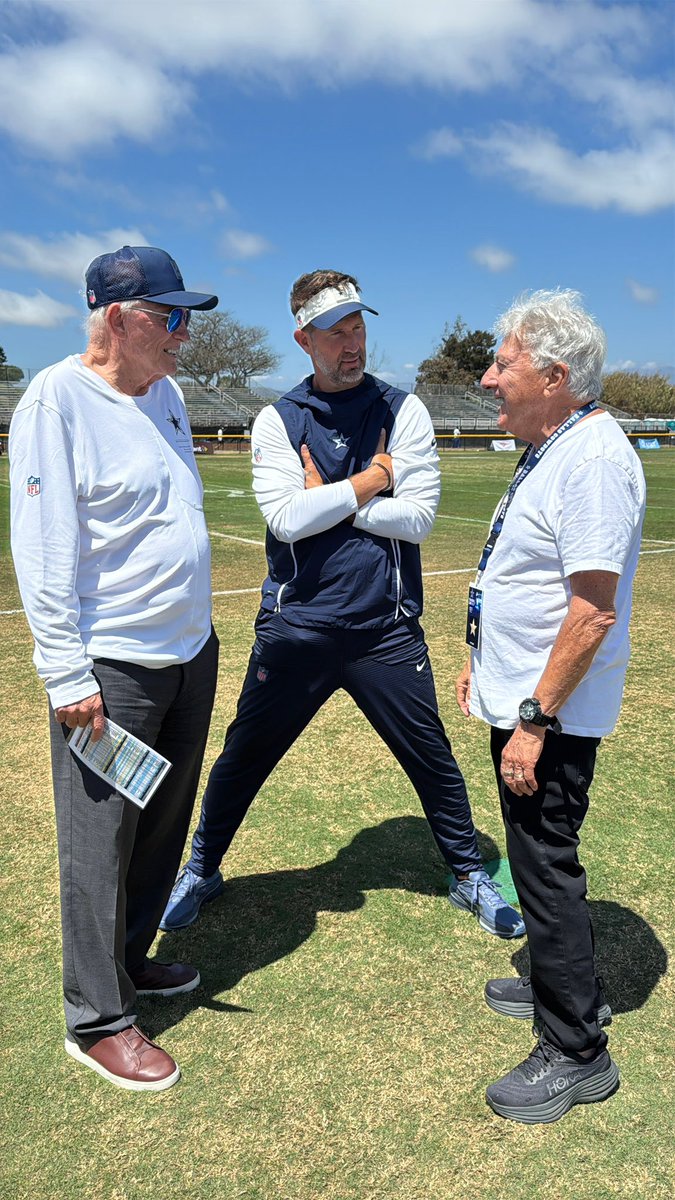 dallascowboys's tweet photo. pure cinema when Dustin Hoffman stops by ⭐️ https://t.co/RUdPtYSGB6