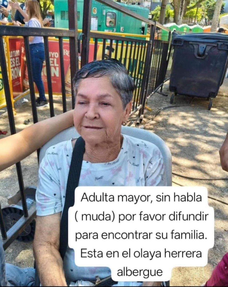 RuedaJohnn37191's tweet photo. Esta señora no habla y después del terremoto menos, necesitamos ayudar a encontrar su familia, está en el Parque Olaya #temblor #pereira https://t.co/H29E1YAqcO