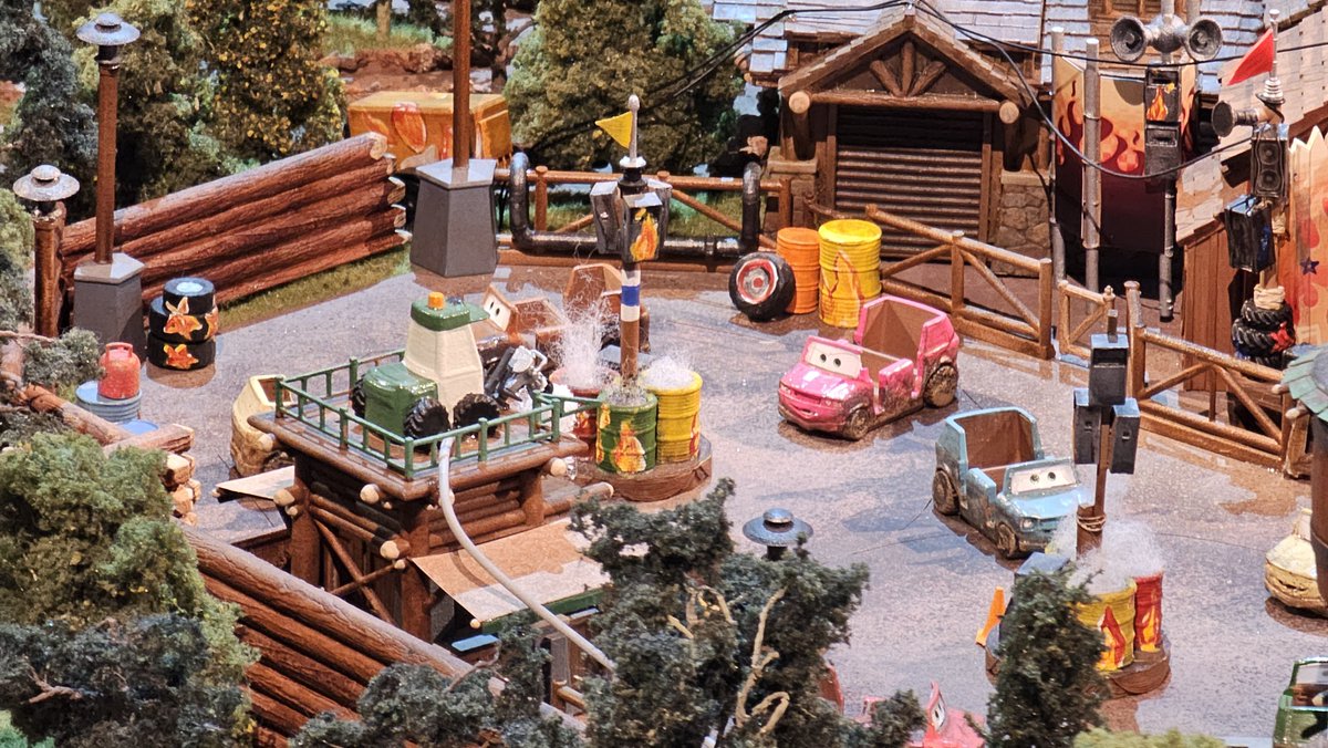 DrewDisneyDude's tweet photo. PISTON PEAK 2ND FAMILY RIDE REVEALED AT D23! https://t.co/KeyQ5ADwfG