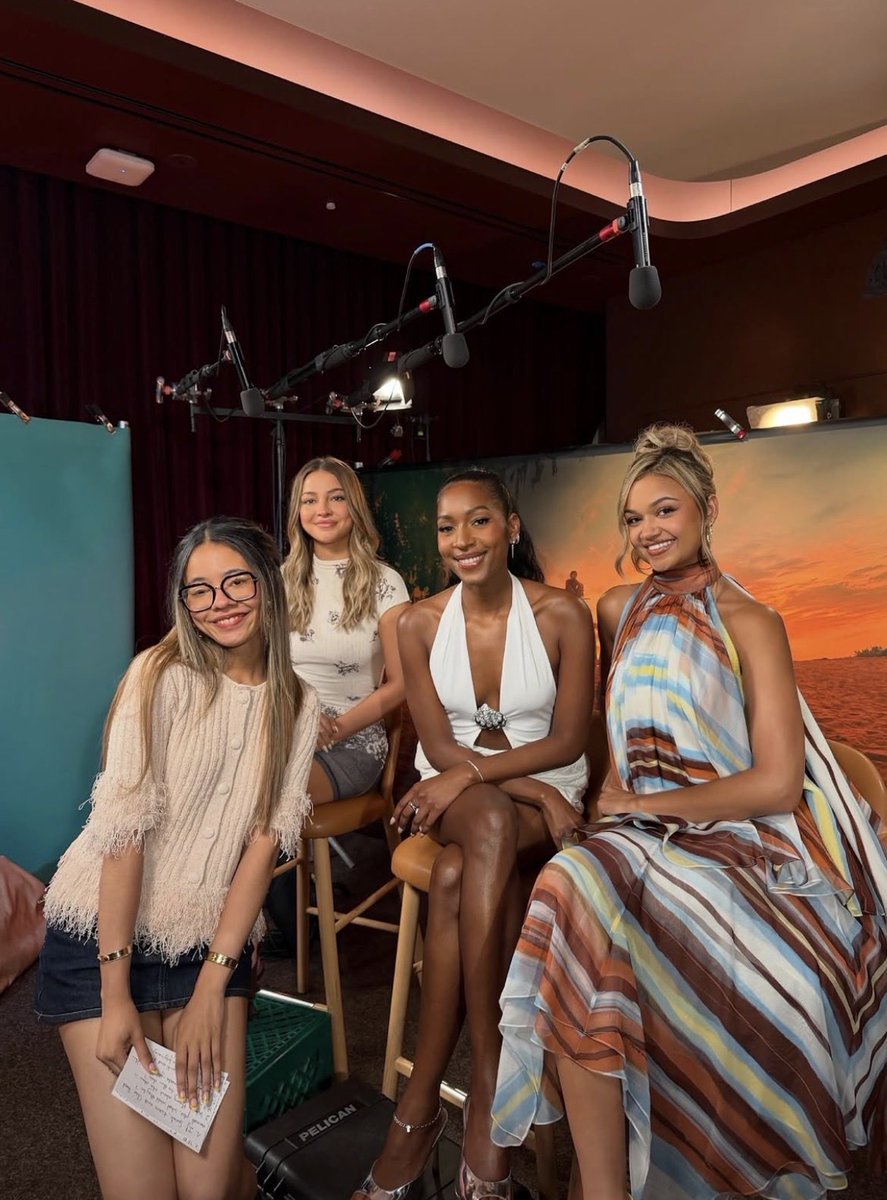 rappscline's tweet photo. my girlfriends are looking so good wow https://t.co/7uzqv2ItgW