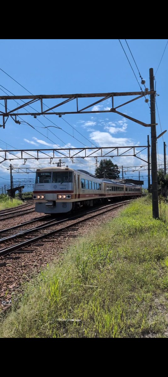 timetable2026's tweet photo. 富山地方鉄道立山線　寺田駅　316レ　アルプスエキスプレス号 https://t.co/fyytov1YAq