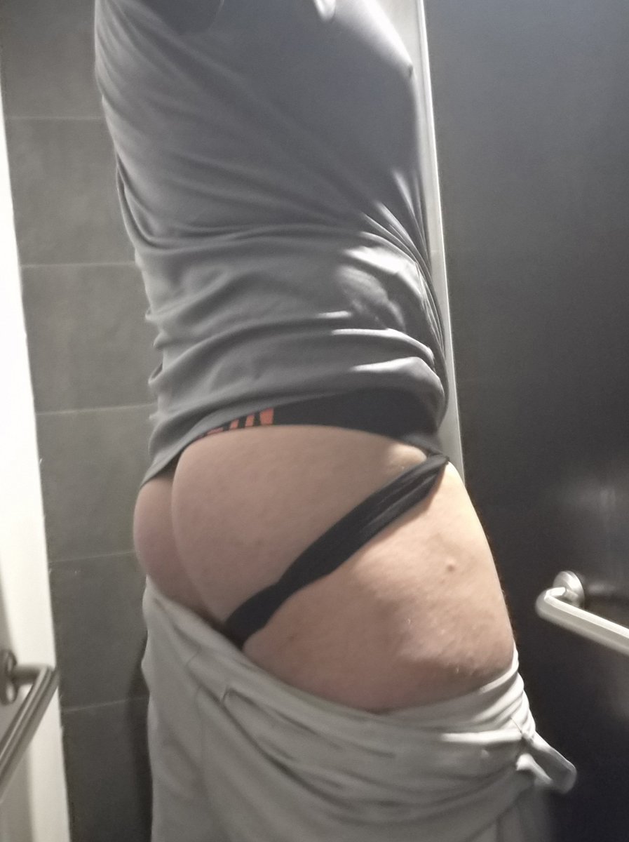 RobboAus89's tweet photo. Catch me in the gym changing room... what do you do? 

#gym #perthgay #gayperth #gaybutt #jockstrap https://t.co/L7YembQruR