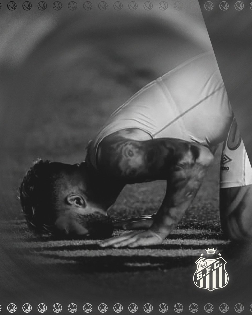 SantosFC's tweet photo. "100 gols pelo time do meu coração, com assistência do meu ídolo, no Templo Sagrado! Eu te amo, Santos. Eu te amo, meu Peixão"

Gabriel B., o nosso @Gabigol. https://t.co/riYyUw1f1X