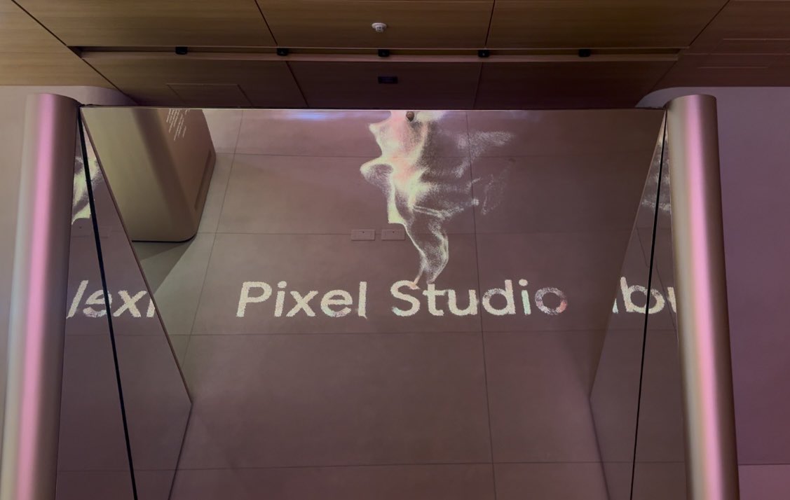 ume_dronejyo's tweet photo. 昨日、表参道Googleストアに行ってきた🙌
2階の「Pixel Studio」が楽しすぎた✨
自分のアバター作ったり、Geminiの魔法がかかったAIプリクラ撮ったり、120倍の超解像���ーム体験したり…近未来感すごい😍
最新テクノロジーで遊べるスポット、超おすすめ📱💖
#Googleストア #表参道 #PixelStudio https://t.co/rNMyagRMs9
