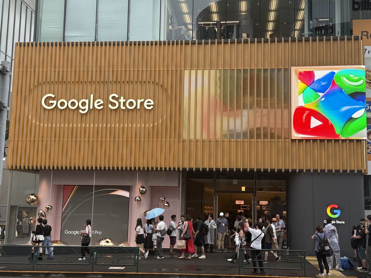 ume_dronejyo's tweet photo. 昨日、表参道Googleストアに行ってきた🙌
2階の「Pixel Studio」が楽しすぎた✨
自分のアバター作ったり、Geminiの魔法がかかったAIプリクラ撮ったり、120倍の超解像���ーム体験したり…近未来感すごい😍
最新テクノロジーで遊べるスポット、超おすすめ📱💖
#Googleストア #表参道 #PixelStudio https://t.co/rNMyagRMs9