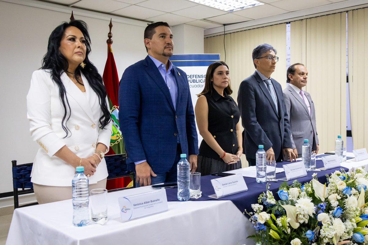 CJudicaturaEc's tweet photo. 📍| #CJEnTerritorio

Esta tarde, en Ambato, se firmó el Convenio de uso de espacios entre el @CJudicaturaEc y la @DefPublicaEC.

Esta medida, oficializada por la presidenta Mercedes Caicedo Aldaz (@mechascaicedo) y el defensor público general, Ricardo Morales Vela, permitirá ceder oficinas y equipamiento en los cantones Baños, Pelileo, Quero y Píllaro. Así se optimiza el uso de la infraestructura institucional y el acceso a la justicia para la ciudadanía de Tungurahua. 

El acto contó con la presencia del presidente de la @CorteNacional, Marco Rodríguez, como testigo de honor, y del vocal @DamianLarcoG. Además de autoridades nacionales y locales. 🧵