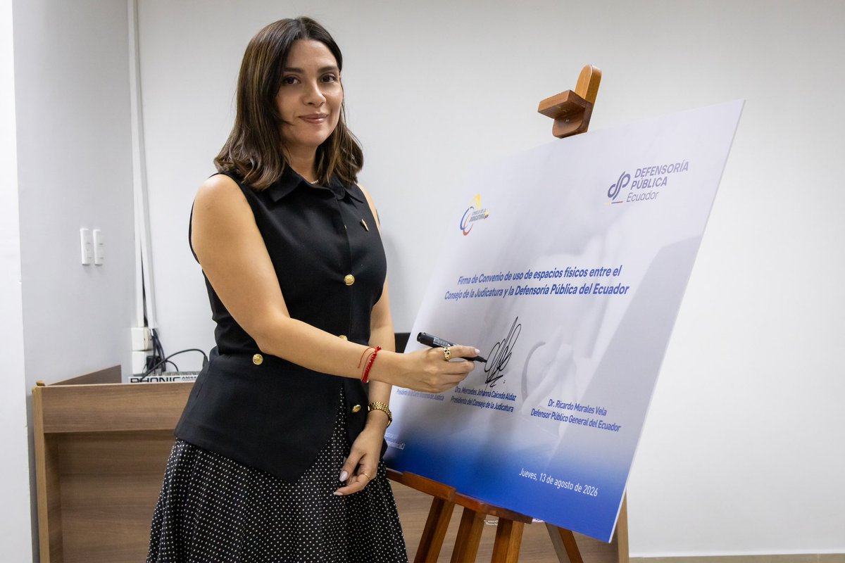 CJudicaturaEc's tweet photo. 📍| #CJEnTerritorio

Esta tarde, en Ambato, se firmó el Convenio de uso de espacios entre el @CJudicaturaEc y la @DefPublicaEC.

Esta medida, oficializada por la presidenta Mercedes Caicedo Aldaz (@mechascaicedo) y el defensor público general, Ricardo Morales Vela, permitirá ceder oficinas y equipamiento en los cantones Baños, Pelileo, Quero y Píllaro. Así se optimiza el uso de la infraestructura institucional y el acceso a la justicia para la ciudadanía de Tungurahua. 

El acto contó con la presencia del presidente de la @CorteNacional, Marco Rodríguez, como testigo de honor, y del vocal @DamianLarcoG. Además de autoridades nacionales y locales. 🧵