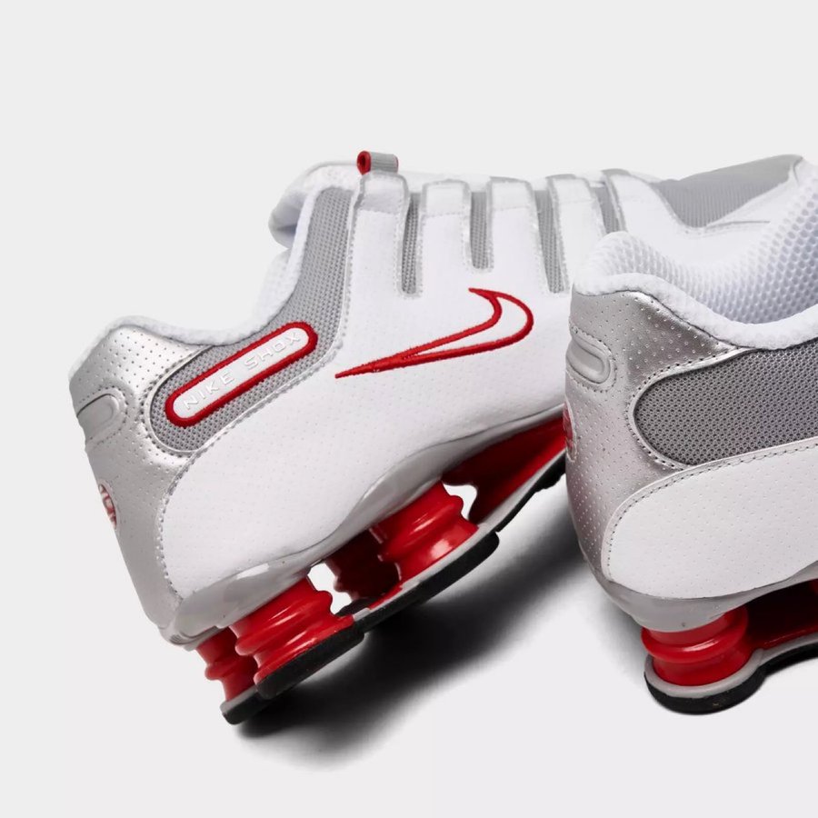 snkr_twitr's tweet photo. AD: 59% off at $56 
Nike Shox NZ 'White/Metallic Silver/Sport Red'  

Finishline https://t.co/FtlpsaozAf
JDsports https://t.co/fsCEao2zEC 

Use STATUS Rewards https://t.co/ImhemrQ3JU