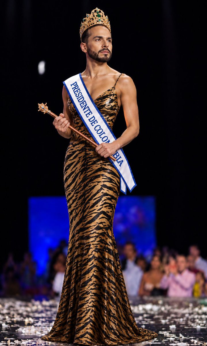 de_diseno's tweet photo. @ELTIEMPO Tenemos reina de belleza, no un presidente https://t.co/rr8V6NiXtQ