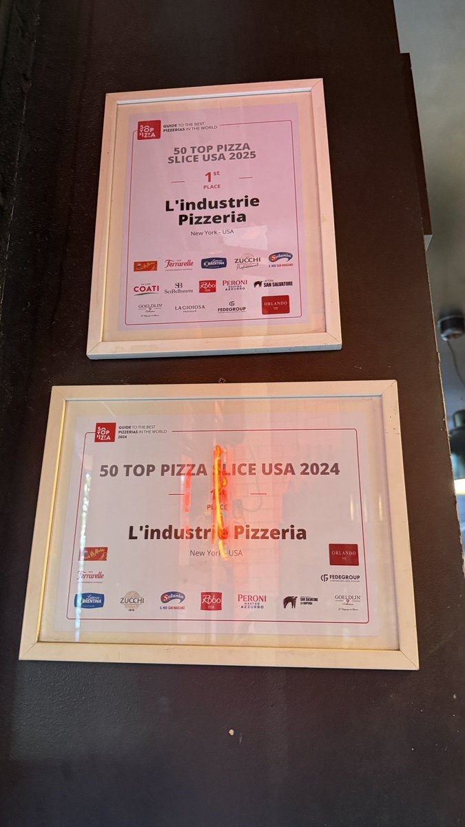 Mel12Koe's tweet photo. Pizza ter’enak 
Wong ndeso nang kuto https://t.co/00pMg4vjXm