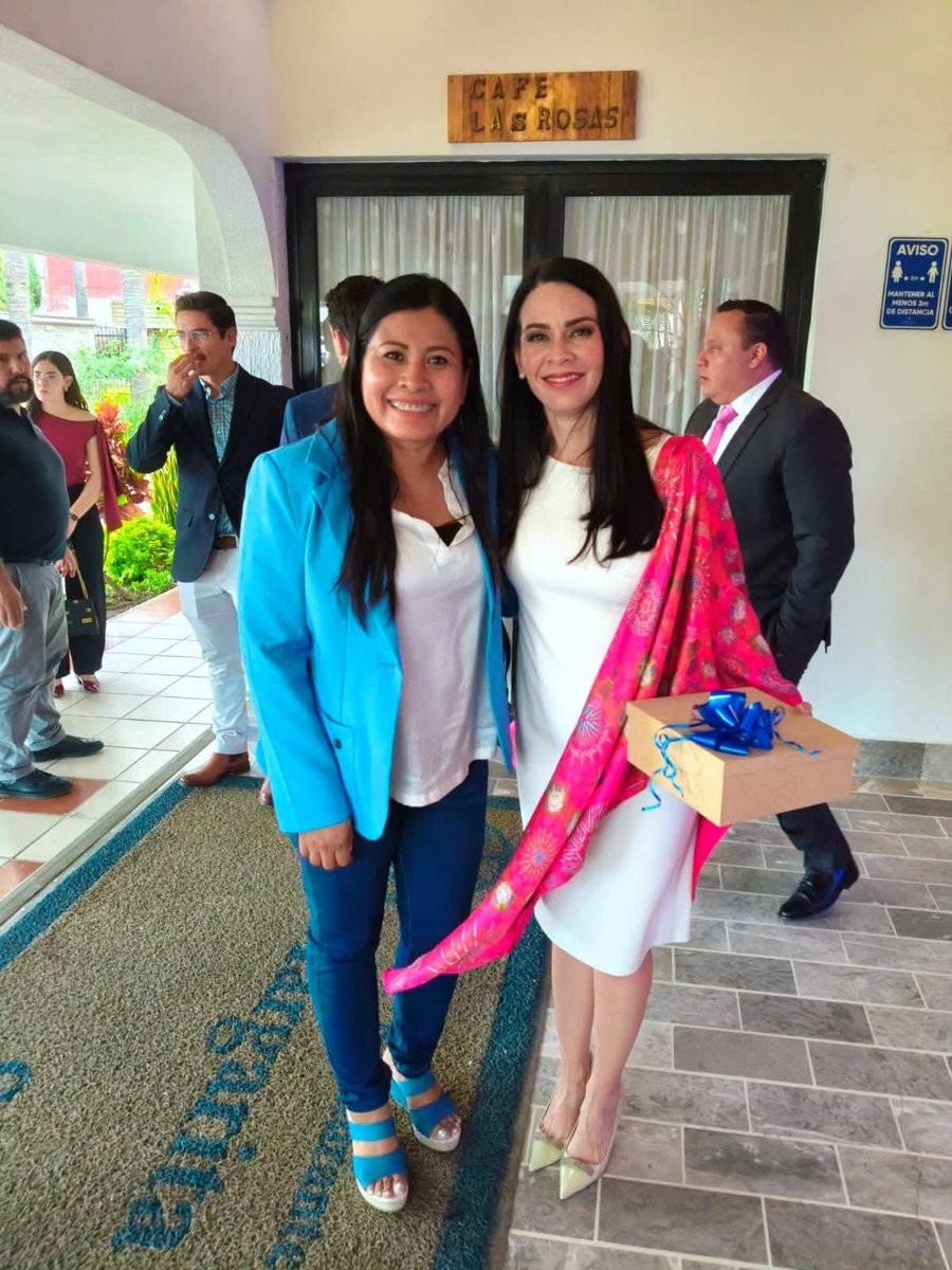 PANOaxaca's tweet photo. Acción Nacional Oaxaca reconoce y felicita a nuestra Secretaria General y Senadora Michel González por la presentación de su Informe Legislativo.

Reconocemos el compromiso, la responsabilidad y el trabajo que ha realizado desde el Senado de la República.

#DeCorazónAzul 
#Oaxaca https://t.co/J291UPVH3U
