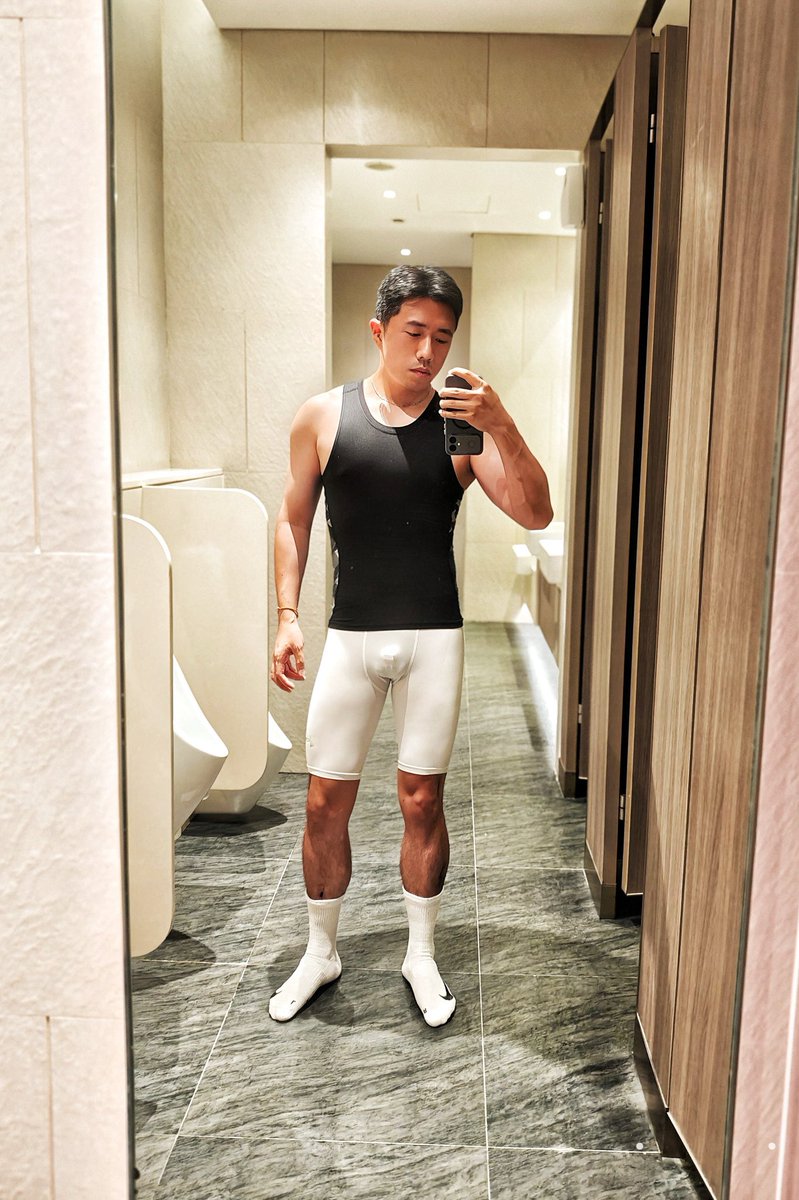shvinm0's tweet photo. 等了半天只能到一个老头 一个保洁阿姨 
想要有小哥进来对我一顿骂 
然后越骂 越像狗一样 对着爹伸舌头 扭屁股 https://t.co/4TqhArKWpp