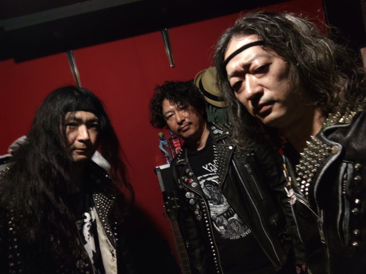 ShionUme's tweet photo. 殺戮大明神、2026年も無事に殺れました!ありがたいですね。来年は結成35周年ですが、特に普通に変わらず殺ります。 https://t.co/4qNxYcsTfo