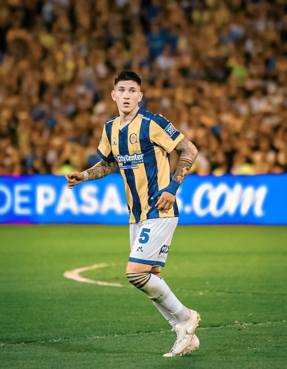 RamonCardoso_7's tweet photo. O jogo dessa BESTA na noite hoje, deveria ser passado em TODAS as escolhinhas de futebol para ensinar como um primeiro volante deve jogar no mais alto nível.

Franco Ibarra sobra nesse continente. Que 5 do caralho. https://t.co/vphOxvPfNz