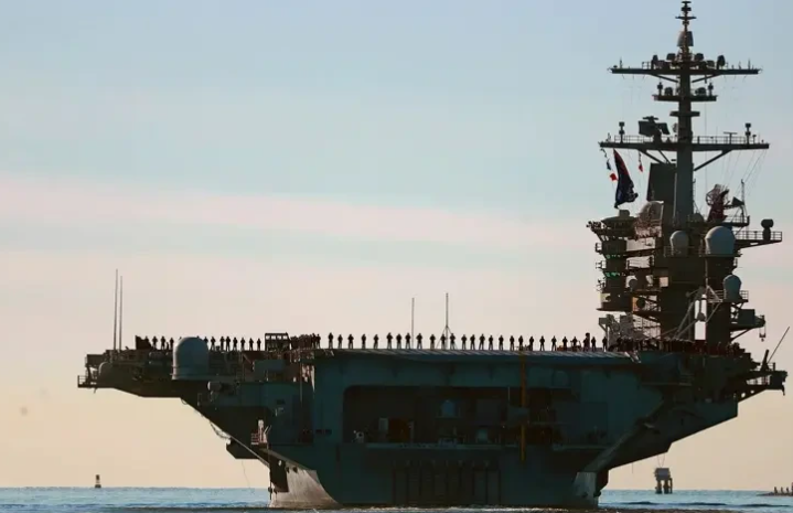 jack18038488's tweet photo. The crew of the USS Lincoln have endured 200 days without docking, and their physical and mental health is deteriorating. https://t.co/MlF15lmRsi