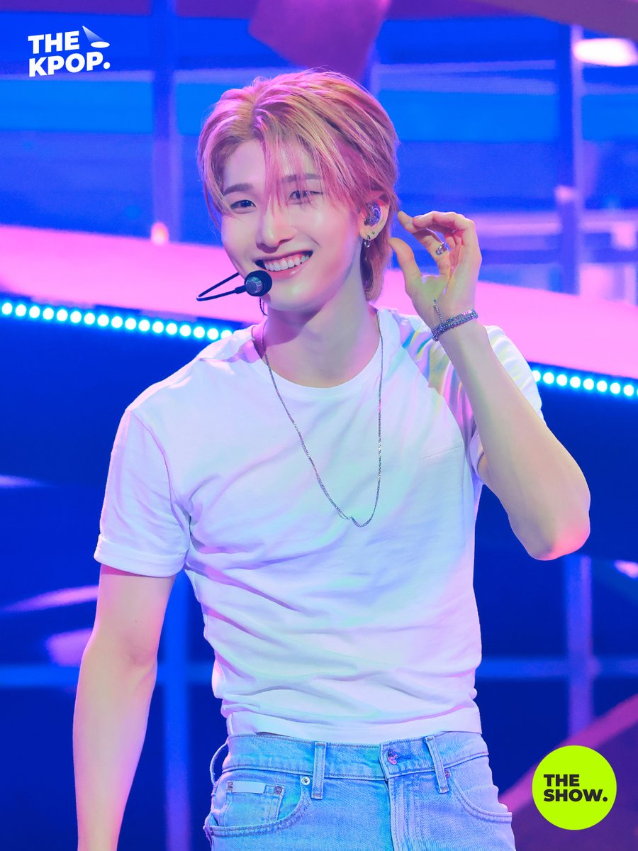 THEKPOP's tweet photo. [BEHIND PHOTO] THE SHOW. Ep.397 #NOWZ #나우즈 #THESHOW #THEKPOP https://t.co/1QIeXVc3yY