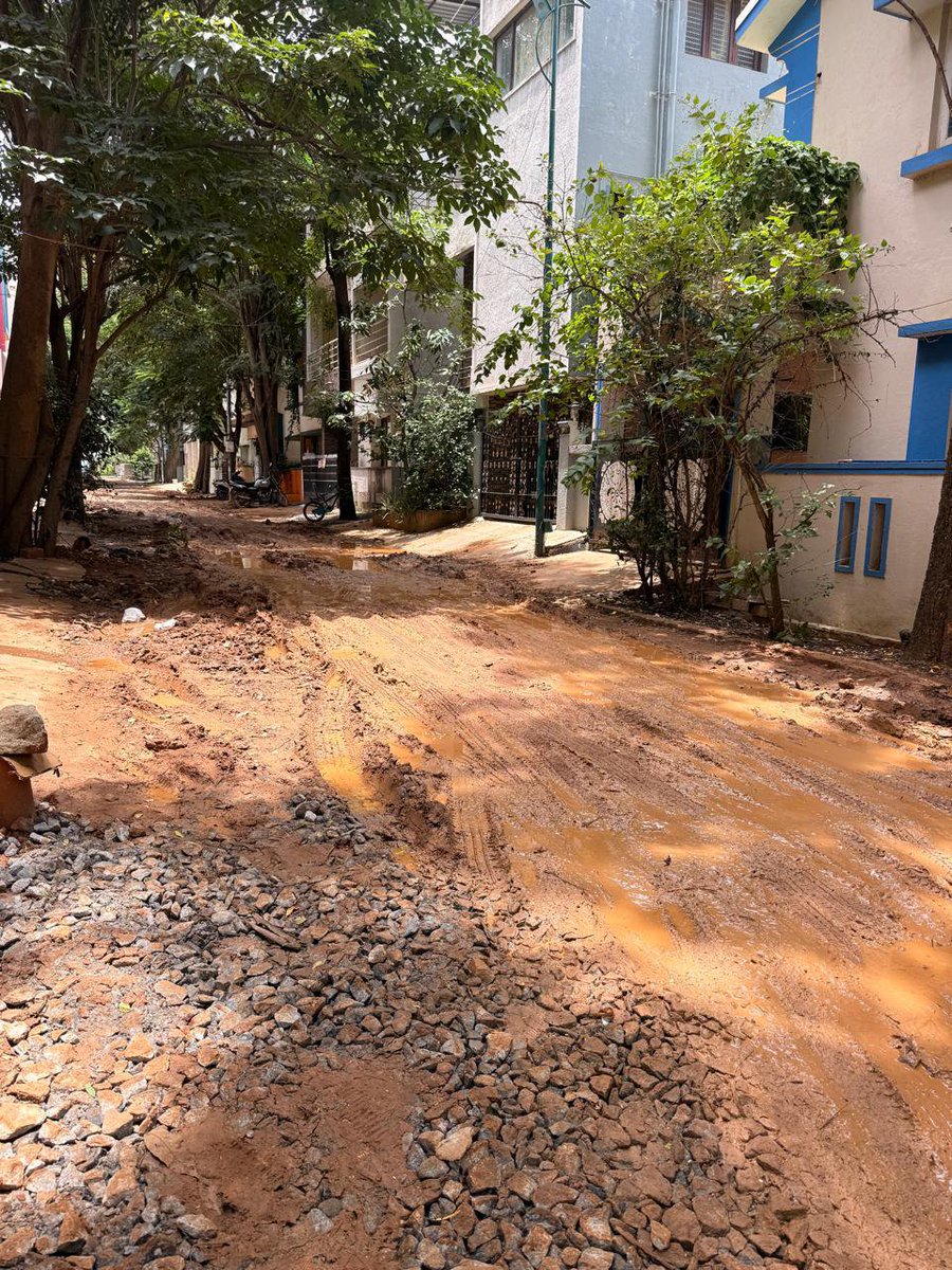 nlathish's tweet photo. @TheSouthfirst @krishnabgowda 
DEVELOP ROADS IN OUTSKIRTS OF BANGALORE TO REDUCE OVERCROWDING IN THE CITY AND PEOPLE CAN MOVE OUT.

DEVELOP HIGHWAYS IN PERIPHERAL AREAS LIKE ELECTRONICS CITY - SARJAPUR ROAD - WHITEFIELD TO REDUCE TRAFFIC IN MAIN CHOKING POINTS LIKE ORR. https://t.co/YyPq0ZuxWt