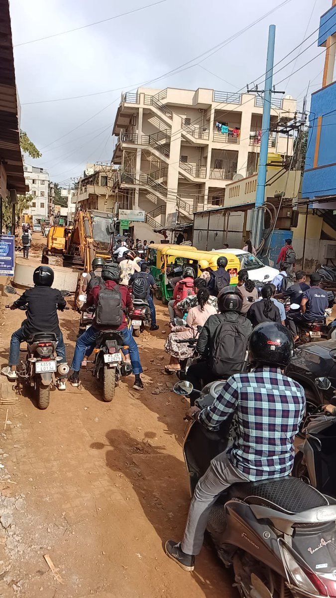 nlathish's tweet photo. @TheSouthfirst @krishnabgowda 
DEVELOP ROADS IN OUTSKIRTS OF BANGALORE TO REDUCE OVERCROWDING IN THE CITY AND PEOPLE CAN MOVE OUT.

DEVELOP HIGHWAYS IN PERIPHERAL AREAS LIKE ELECTRONICS CITY - SARJAPUR ROAD - WHITEFIELD TO REDUCE TRAFFIC IN MAIN CHOKING POINTS LIKE ORR. https://t.co/YyPq0ZuxWt