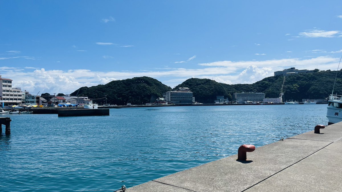 shukapuro's tweet photo. 海だ！海だ！う〜みダァ　

海未「私ですか？」 https://t.co/8YOT49RhWk