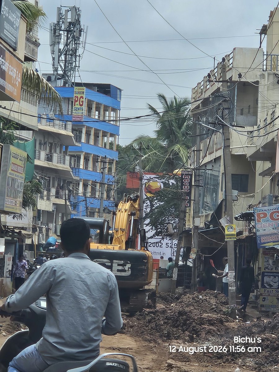 nlathish's tweet photo. @nabilajamal_ @krishnabgowda 
DEVELOP ROADS IN OUTSKIRTS OF BANGALORE TO REDUCE OVERCROWDING IN THE CITY AND PEOPLE CAN MOVE OUT.

DEVELOP HIGHWAYS IN PERIPHERAL AREAS LIKE ELECTRONICS CITY - SARJAPUR ROAD - WHITEFIELD TO REDUCE TRAFFIC IN MAIN CHOKING POINTS LIKE ORR. https://t.co/MgE4GvglUn