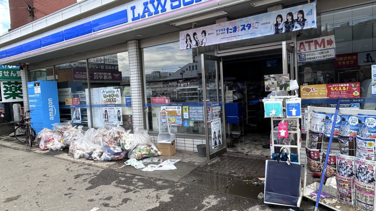chiba__takemyon's tweet photo. 蘇我駅冠水から一夜明けて
ほぼ全てのものが廃棄に、、 https://t.co/NdJV6kFMWe