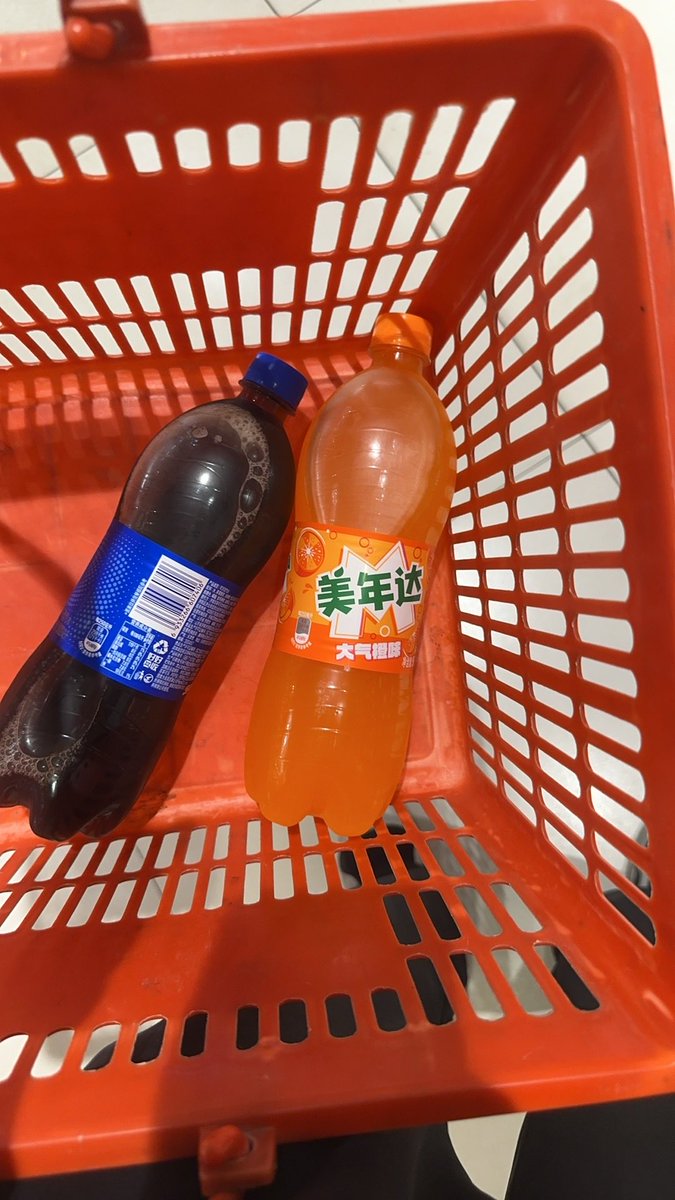 Wishwearegood's tweet photo. 每个人都困在自己的囚笼里 https://t.co/cPHBChROf8