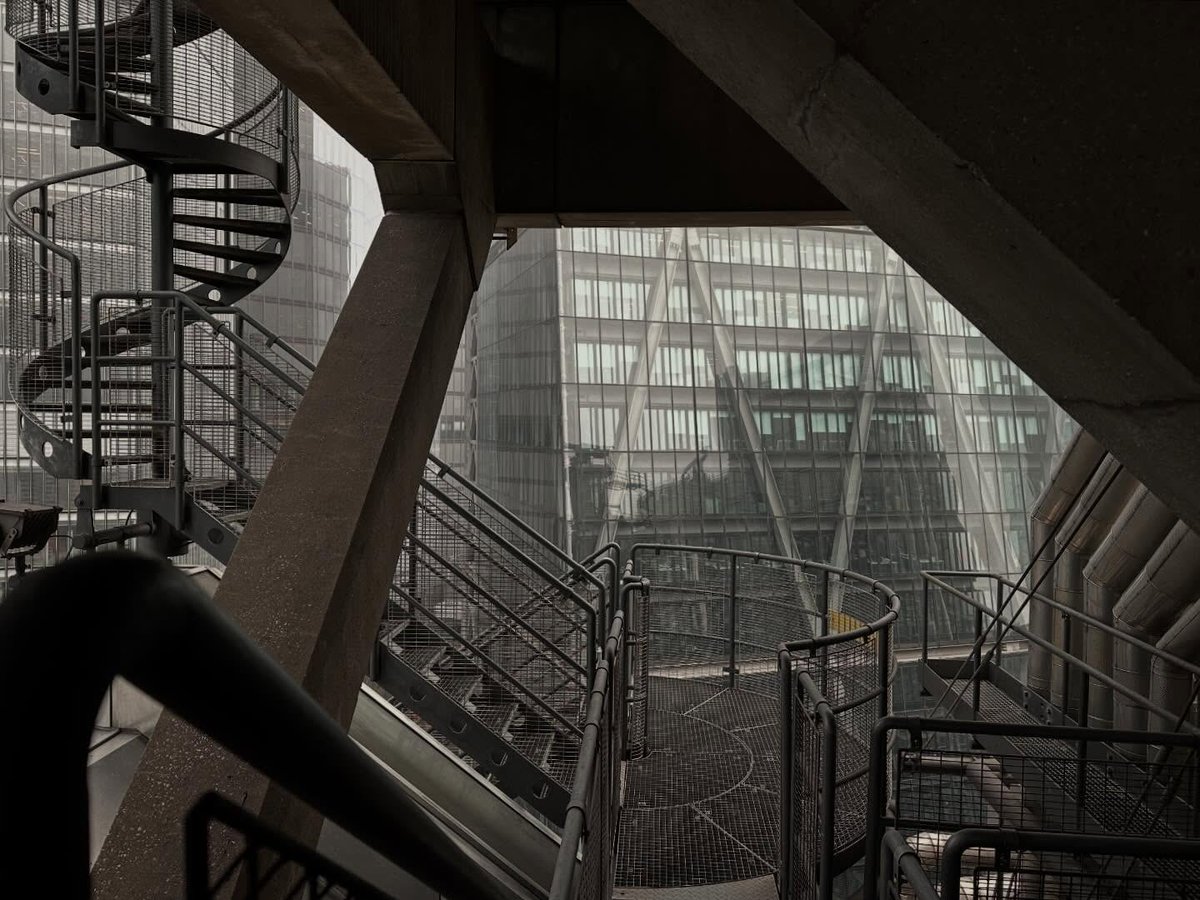 TheBatmanSagaNW's tweet photo. ‘THE BATMAN: PART 2’ production designer Luke Hull posted this cool photo on his Instagram today! https://t.co/4Me4vqOMh4