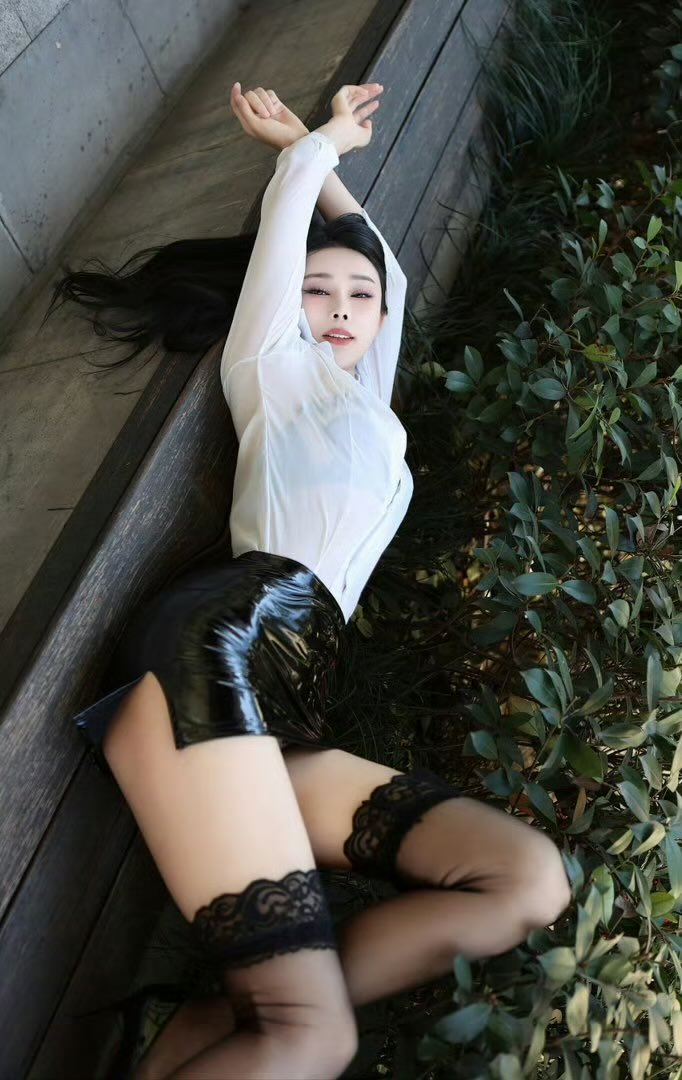 Q1875548801's tweet photo. 这个天气拍摄太热了，模特一身汗，衣服都湿透了。不过还是很好的作品。#私房 #街拍 #约拍 #私模 有意向的可以带模卡，互免，不免都可以。 https://t.co/YlOHIGl2G9