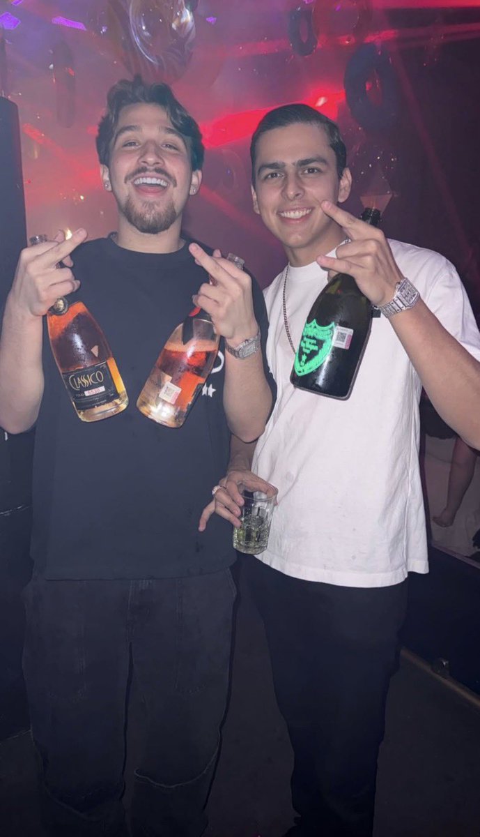 Josefeslcl's tweet photo. Mis cuchos🥺, puro WAKA Y FES hasta la muerte https://t.co/lBeTI5uthv