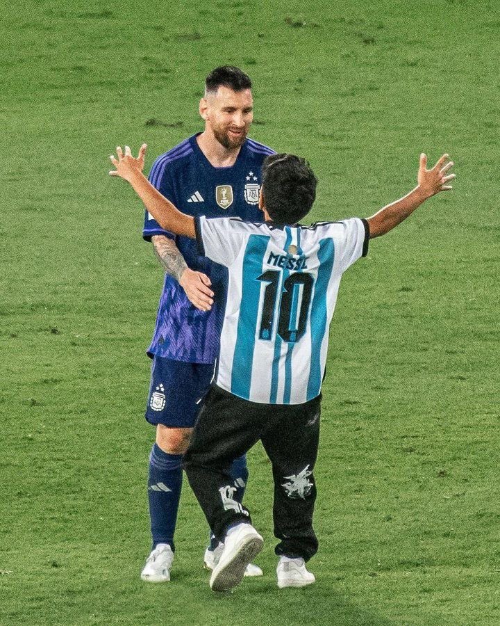 Messias30_'s tweet photo. “Veía que había una generación de chicos la cual me defendía a muerte y se peleaba con mucha gente por defenderme…

Y eso para mí es una hermosura y quería agradecerles."

🇦🇷 Messi. https://t.co/V0YQCaXwrW