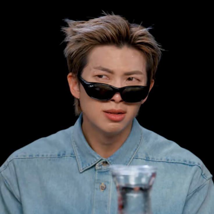 a1095440's tweet photo. Qrisa q para funar a nam y a jhope están todas presentes pero para hacer stream nunca tienen tiempo pq están muy ocupadas https://t.co/7kbvjEWKCX