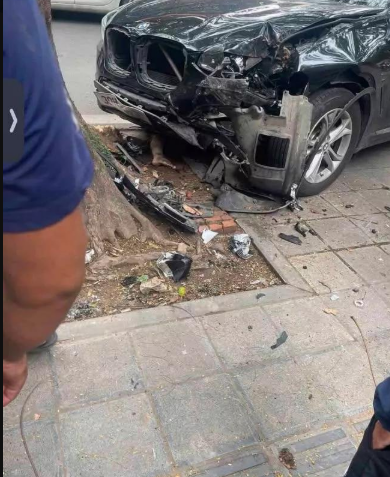 khanhvyne123's tweet photo. Vietnam's justice system is a corrupt piece of trash. It only fucks with poor citizens, while state-employed scumbags get off scot-free even after causing fatal accidents
May 30, 2025: Drunk in a BMW, ex-MP Nguyen Sy Cuong killed an 18yo girl but faces no charges
#NguyenSyCuong https://t.co/YeuwAXUuOY