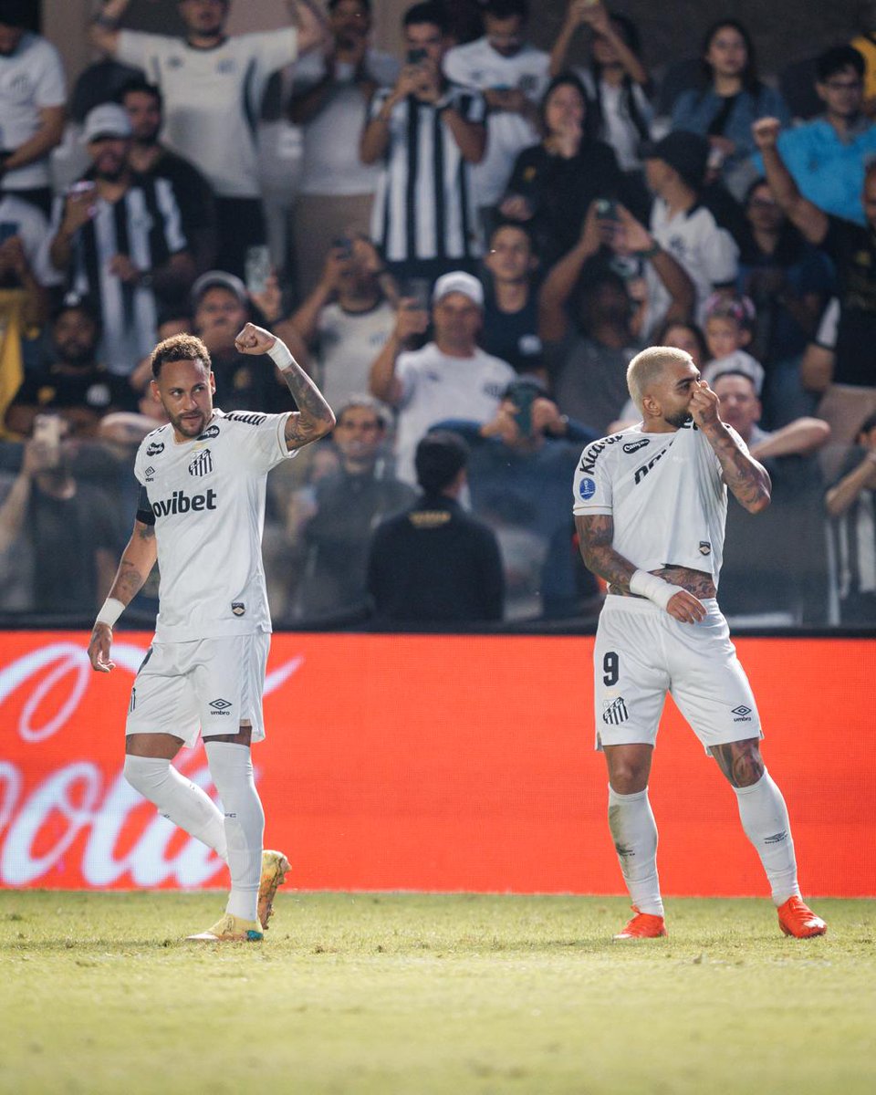 SantosFC's tweet photo. O 10 e o 9. O Príncipe e o Cruel. Os nossos #MeninosDaVila. 🤍🖤 https://t.co/KCGE3QieH9