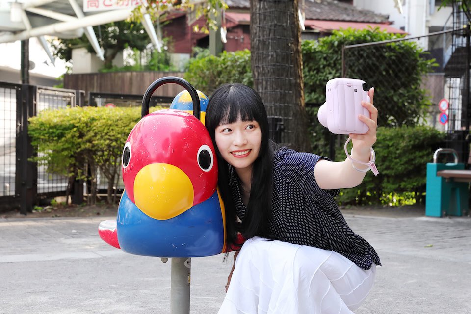 fujifilmjp_ck's tweet photo. チェキ™セルフィーをマスターしよう！instax mini 13™で楽しむ自撮りのコツ＆ポーズアイデア

https://t.co/Gxi2Krr5rb

#instax #チェキ #instaxmini13 https://t.co/9p9GfS2x6r