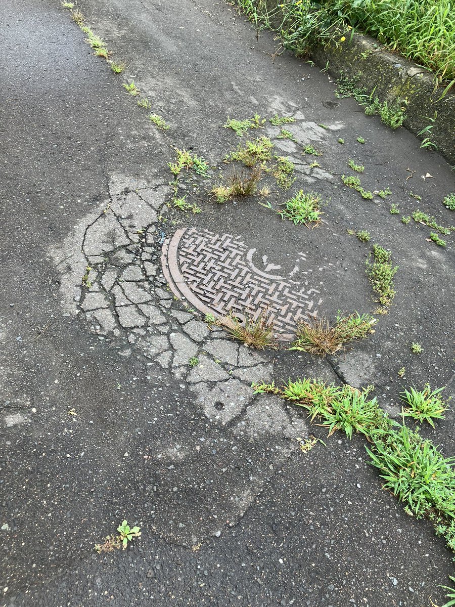shiii_hrm's tweet photo. この状態のマンホールは、永久にNGになる感じなのかなぁ…

#ピクトレ
#ピクトレ北海道 https://t.co/MH2kVC0kri