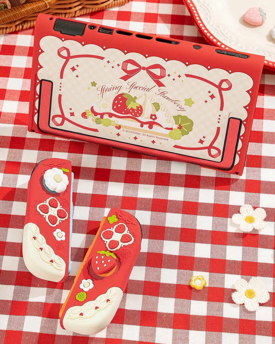 geekshareplus's tweet photo. Red or Pink🍓Pick your fav! GeekShare Cream Strawberry Silicone Protective Case for NS2!
💥8%OFF
🛒Get yours now👉https://t.co/EgPGfoBDUT
Global Shop: https://t.co/2SZHdeXIM0
#gamergirl #NintendoSwitch2 #geekshare #switchaccessories #switch #gamingsetup #pinkgamergirl #switch2 https://t.co/UuyMHVAsy1