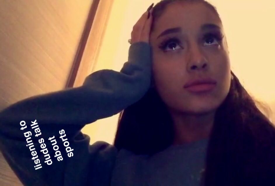 feverings's tweet photo. morro que antes de ser a rainha do spotify a ari ja era rainha dos memes https://t.co/Gxd9PlO2Nm