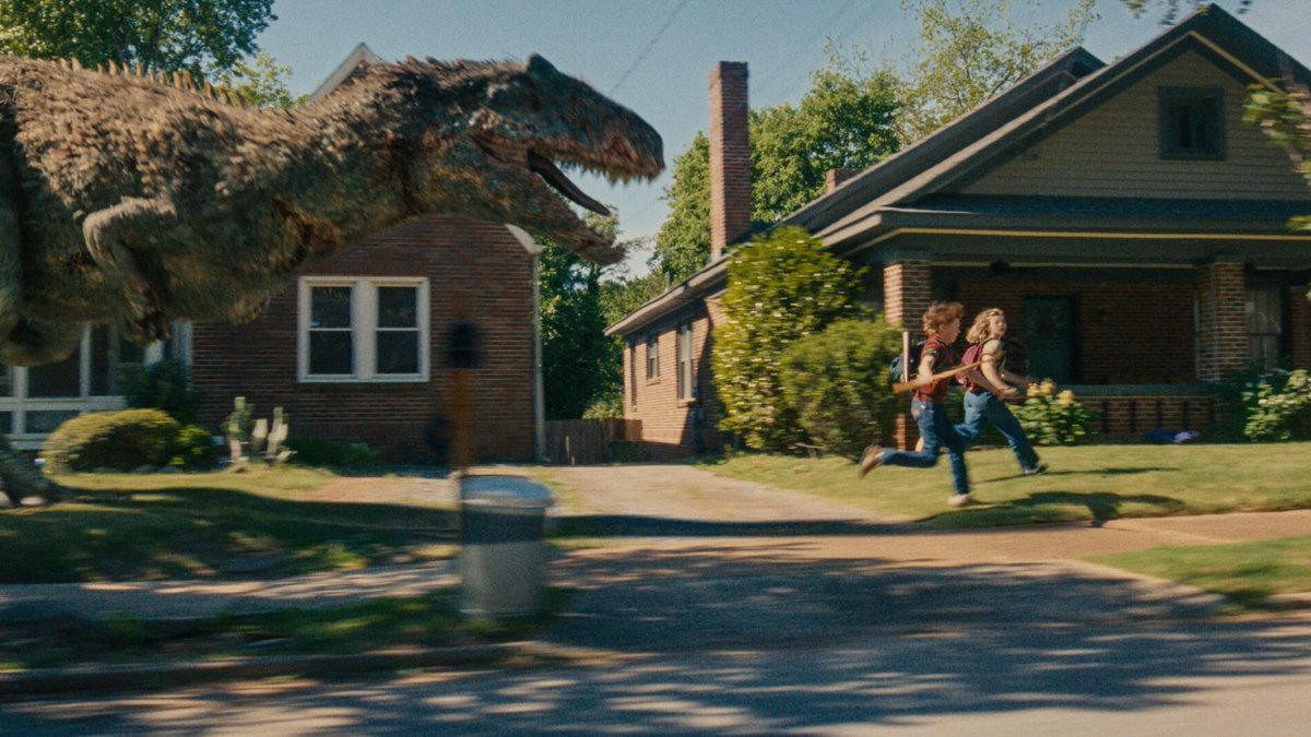 FreddyInSpace's tweet photo. THE END OF OAK STREET knows exactly what kind of movie it is. Dinosaurs Attack! with the nostalgic warmth of Spielberg and the earnest silliness of Shyamalan. Great sequences. Endless array of dinosaurs. This is the movie I hope to see every time I go to the movies. I'm in love. https://t.co/sSmfKH8Ezs