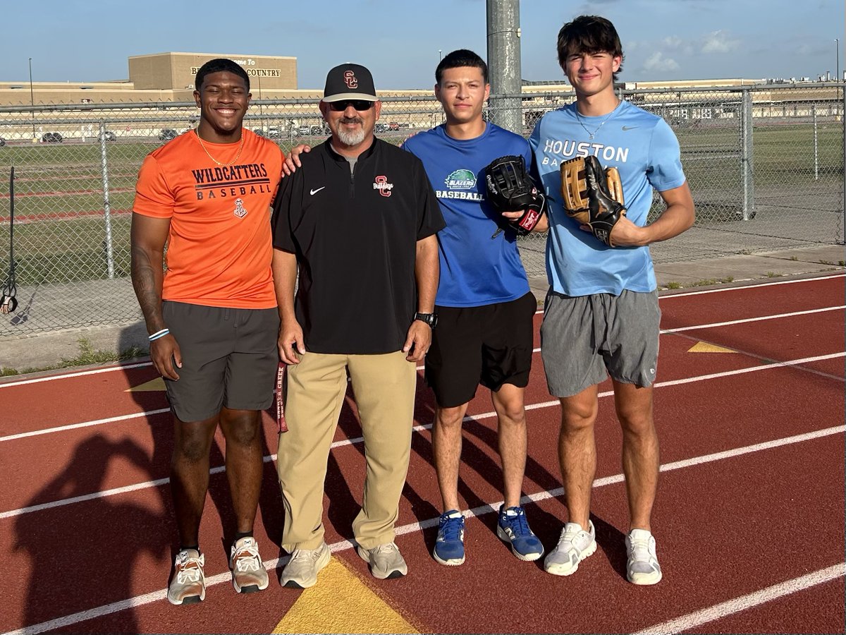CoachWilson35's tweet photo. Love it when former players stop by Summer Creek before they head out to college ball again this fall. Great seeing yall. Love you guys! 
#BLEED #PunchTheClock https://t.co/x7ltMbG5fv