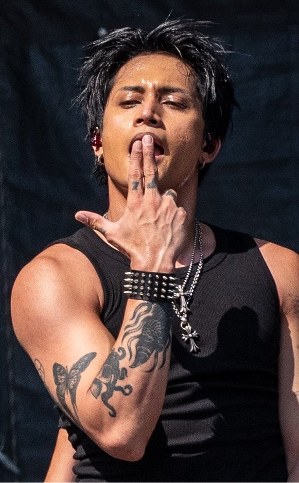caprikenszn's tweet photo. hotter than chicago heat 🥵☀️🔥 
@felipsuperior 

📸 ig : glorious.noise https://t.co/GfKEms4SY3