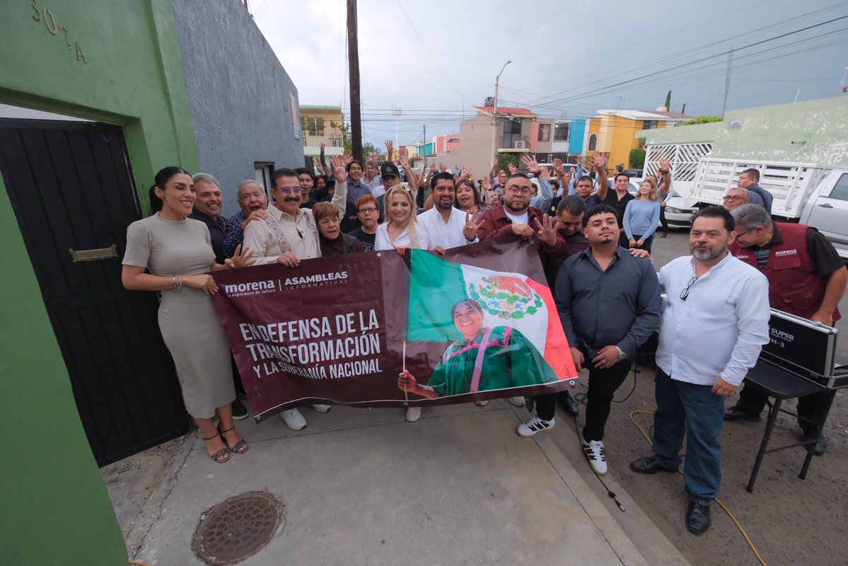 DrCarlosLomeli's tweet photo. La gente de Guadalajara quiere vivir bien. Quiere que lo suyo se cuide, que nadie decida por encima de ellos y que lo básico no falte en su casa. Eso es transformar.

Hoy, desde la colonia Cantarranas, seguimos escuchando y trabajando para que cada familia pueda abrir la llave y confiar en que tendrá lo necesario. ¡Sí podemos construir una Guadalajara donde lo que es del pueblo se cuide, se respete y se defienda!